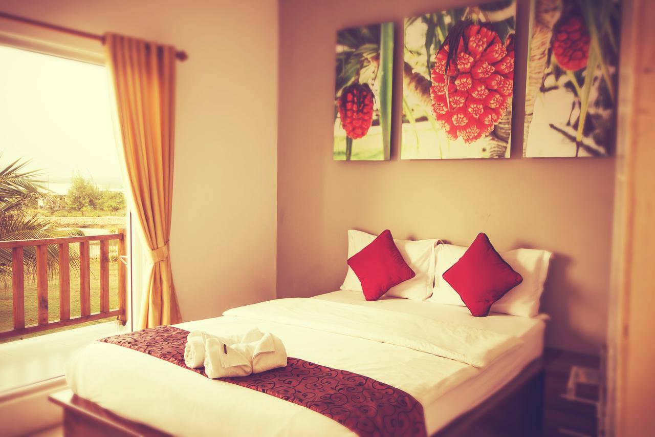 Turtle Beach Hotel Ujunggenteng Eksteriør bilde